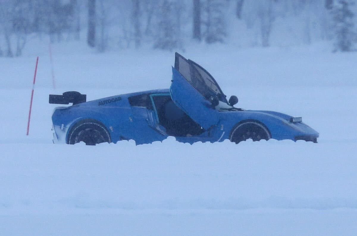 lerdvauto's tweet photo. 🚨 Alpine réalise actuellement des tests grand froid de son futur Coupé 2+2, ou pour mieux me faire comprendre, de sa future A310 100% électrique, qui viendra titiller la Porsche 911 à partir de 2028.

📸 @autocar 

#AlpineA310 https://t.co/Aciks9prBo