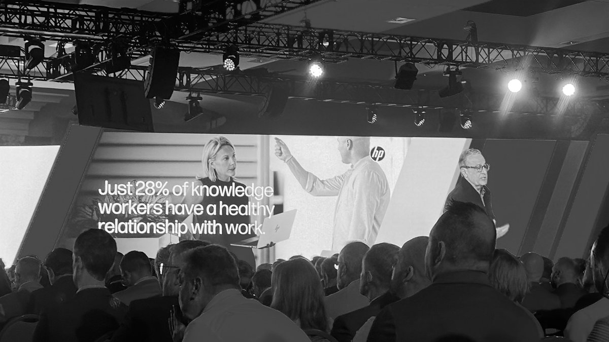 ChannelPR's tweet image. At @HP, we&apos;re not just creating devices, we&apos;re enabling human potential. 🙌🙌

Challenge to solve for together:  
➡️ Just 28% of knowledge workers have a healthy relationship with work.  
😳😕

#Innovation #WorkplaceTechnology #HPAmplify #HumanPotential #KnowledgeWorkers