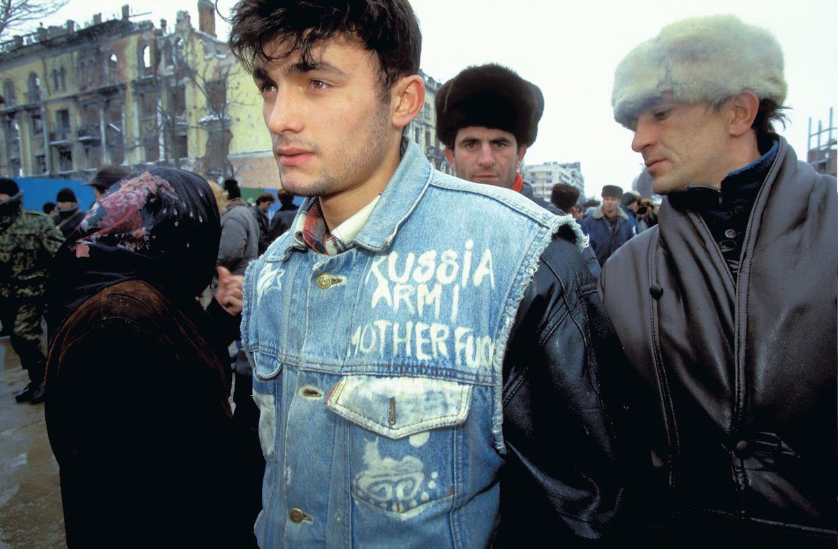 konoplintus's tweet photo. чеченські модники.
ічкерія, місто джохар, 1996 рік https://t.co/thgcbPwPzQ