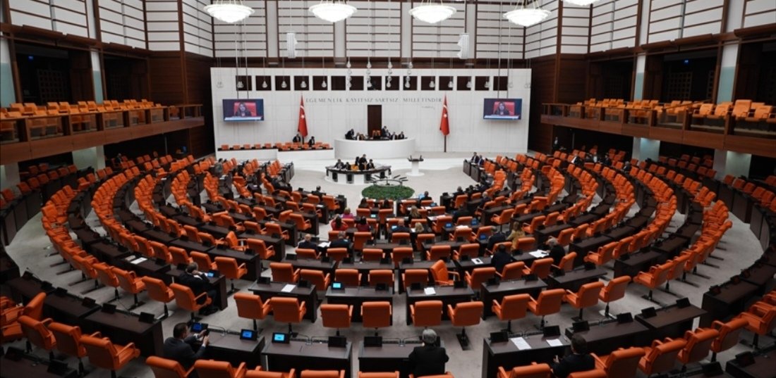 Gozde_celik9's tweet photo. TBMM'den Beklenen Müjdeler: Yeni Düzenlemeler Yolda

🔴 Yapı kayıt mağduriyetinin çözülmesi
🔴 Kademeli emeklilik düzenlemesi
🔴 Öğrenci affı
🔴 Mülakat mağduru öğretmenlere ek atama
🔴 Ehliyet affı
🔴 Staj ve çıraklık 
🔴 YHS çalışanlarının yasal haklarına kavuşması
🔴 Genel Af https://t.co/fnEjY8Oi3b