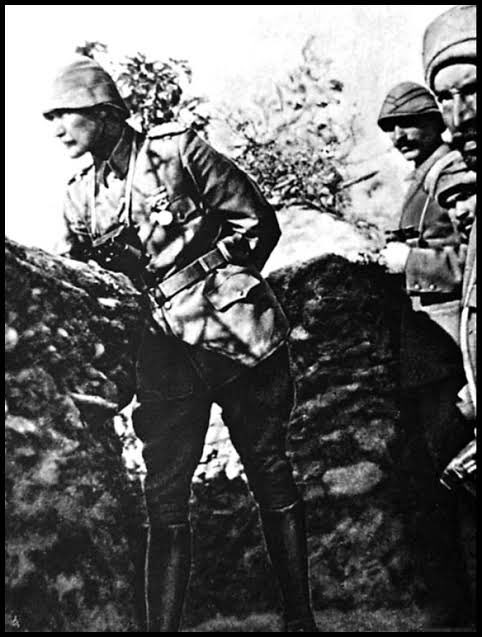 emine_un's tweet photo. #18martcanakkalezaferi Başta Gazi Mustafa Kemal Atatürk ve silah arkadaşları olmak üzere bu uğur da canını feda etmiş tüm kahramanlarımızı rahmet ve minnetle anıyoruz 
Çanakkale, Türk milletinin birlik ve direncinin simgesidir🇹🇷 https://t.co/i3Nqof5hlg