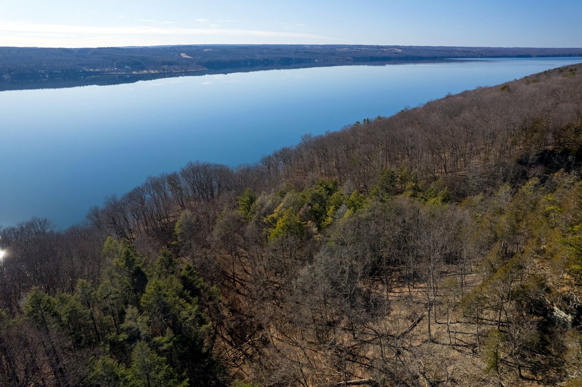 🌏 A welcome blue hue today!

📷 Cayuga Lake by Chris Ray
#springiscoming
