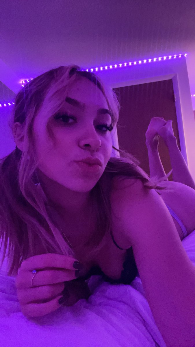 TheGracieShowxs's tweet photo. I just wanna be somebody’s favorite distraction 🤭
#ElPaso #EPTX https://t.co/rgz4iCpiH8