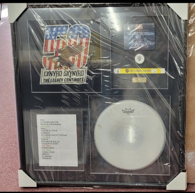 Tuesday Isn't Gone. There's plenty of time left to discover this custom project by Kevin. #lynyrdskynyrd #GuitarPickDisplays #guitarpicks #setlist #vipmeetandgreet #customframing