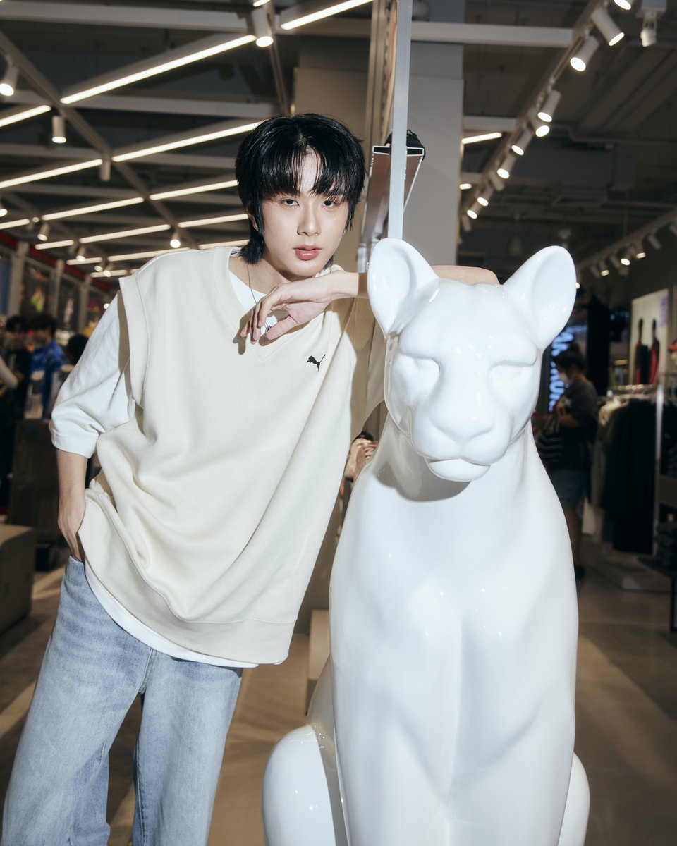 woopmag's tweet photo. “อู่อู๋ ธนภูมิ” และ “เซฟ วรพงษ์” ร่วมฉลองเปิดร้าน PUMA Flagship store ล่าสุด ที่มีขนาดใหญ่ที่สุดในประเทศไทย ด้วยพื้นที่กว่า 600 ตารางเมตร ณ ศูนย์การค้า CentralWorld ชั้น 3
#PUMAxTeeTeePorAuAuSave
#AuauSave #อู่อู๋เซฟ
#auautnp #savewrg
#PUMACTW #PUMATH https://t.co/LCKwCLVU4s