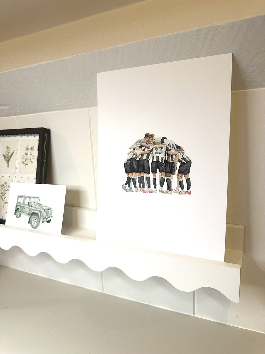Feel like we’ve all been Geordie since Sunday. Spent my time since then painting this and turning it into a print 🖤🤍

#nufc #newcastleunited 

 pudandink.com/products/newca…