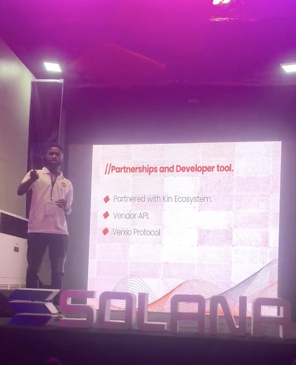 Awesome to see <a href="/airbillspay/">Airbills</a> pitch their product at the <a href="/SuperteamNG/">Superteam Nigeria</a> Startup Village. They gave a shout out to Kin on stage.

The Airbills Pay x Kin collab was announced last month. Check them out!