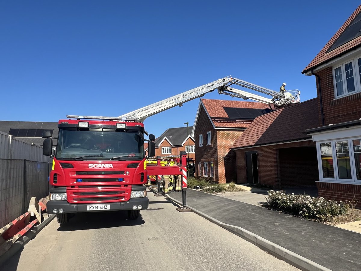 brightonsnapper's tweet photo. Another fire in #yapton EV panel / inverter making safe โฆ@WestSussexFireโฉ https://t.co/kvkRC5sQsu