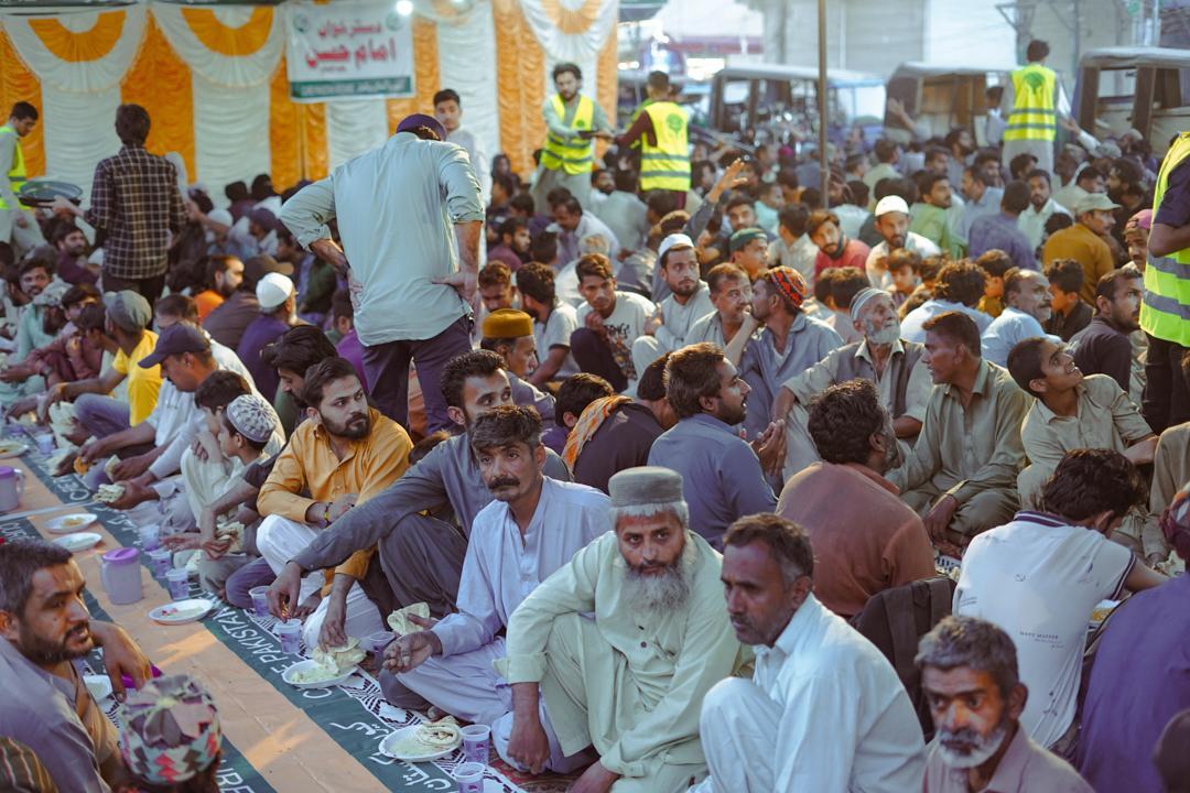 karachithecity's tweet photo. Iftaar Say Qabal Ghar Pohanchnay Main Dair Honay Par Jub Apko Is Baat Ki Fiker Na Ho Kay Roza Kesay Khulyga Tu Samjhlijiye Ap Pakistan Ky Sheher Karachi Main Mojood Hein.
#Karachi #CurePakistan #RamzanIftaar https://t.co/OgPxaqUB31
