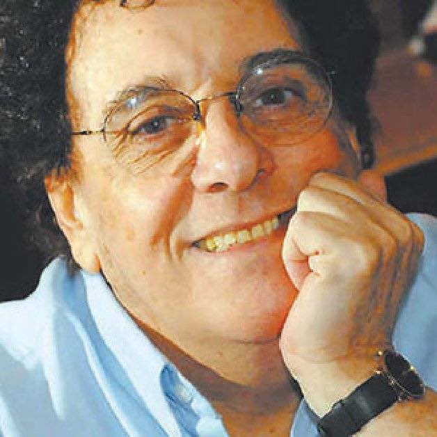 Augustocesar22's tweet photo. Murió Antonio Gasalla. El extraordinario actor tenia 84 años. Creador de inolvidables personajes como Mama Cora, Soledad Solari, Inesita, Yolanda, Barbara, Flora (la empleada publica), entre otros. Protagonizó una de las mejores peliculas del cine argentino como Esperando la Carroza. Actuó en La Tregua, Almejas y Mejillones y Dos Hermanos, entre otros filmes. El Mundo de Antonio Gasalla y el Palacio de la Risa fueron algunos de sus exitos en TV. Participó en 2 episodios memorables de Tiempofinal (Broma Pesada y El Fronterizo). En teatro la rompió con Mas Respeto que soy tu Madre durante años, por ejemplo. Se va un artista unico e irrepetible. Se termina una era del humor argento con su partida. Perdida irreparable para la cultura de nuestro pais. Un actor completo: drama y comedia. Brillaba en ambas facetas. Gracias por las risas y por las lágrimas. QEPD.
