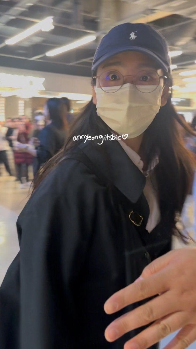 annyeongitsbie's tweet image. 240318 계시록 시시회
Revelations Premiere

Gak tau ini siapa 😭😭
Bingung bngt siapah 😭😭
Ada yang bilang #HanHyoJoo ada yang bilang #WonJinAh 😭🥹

Pokoknya sama mba #ShinHyunBeen #신현빈 bareng 🤣😭🩷

#한효주 #원진아