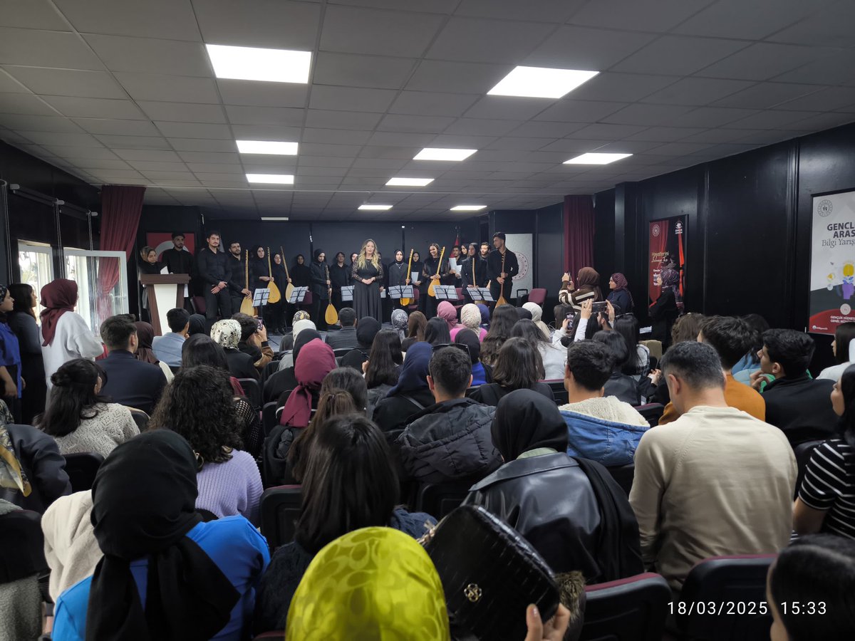 📌 YYÜ #GençOfis
18 Mart Çanakkale Şehitlerimizin anısına Bağlama eğitimi alan öğrencilerimizin ve eğitmenimizin hazırladığı Çanakkale Türküleri Bağlama Konseri Programımız👇 🇹🇷🇹🇷🇹🇷🇹🇷
#GSBGM
#ÇanakkaleDestanı