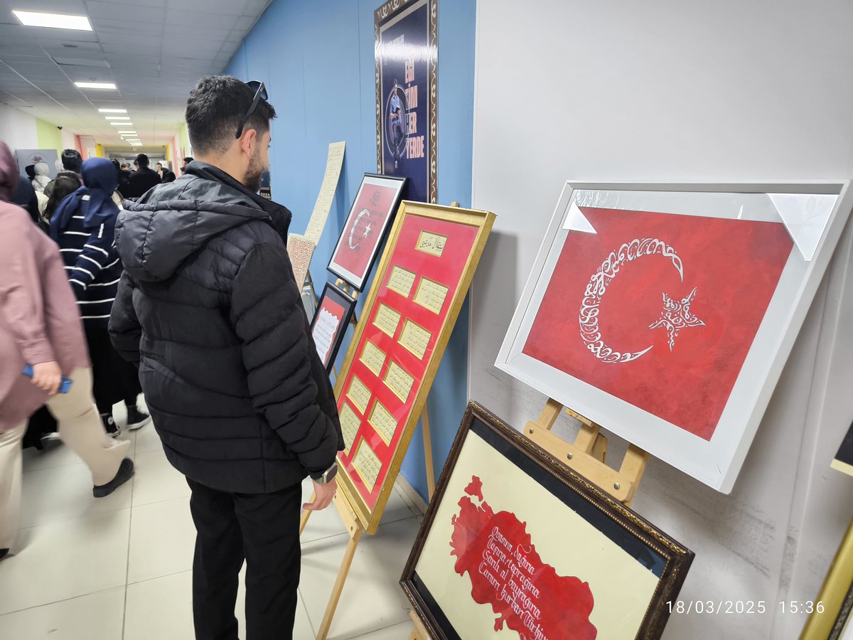 YYÜ #GençOfis miz tarafından 18 Mart Çanakkale Şehitlerimizin anısına  hazırlanan programımızda; El Sanatları, Hat Sanatı, Ebru Sanatı, Resim ve Takı tasarımı atölyelerimizde hazırlanan gençlerimizin el emeği olan eserlerimizi sergiliyoruz.
#GSBGM