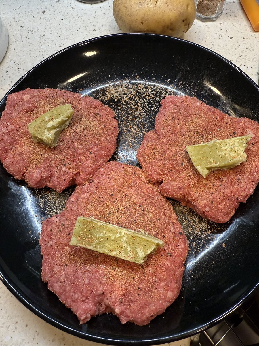 effectsfn's tweet image. Woke up 2 hrs late for work 😂 
#cannabutter #GlobSquad #cannacommited