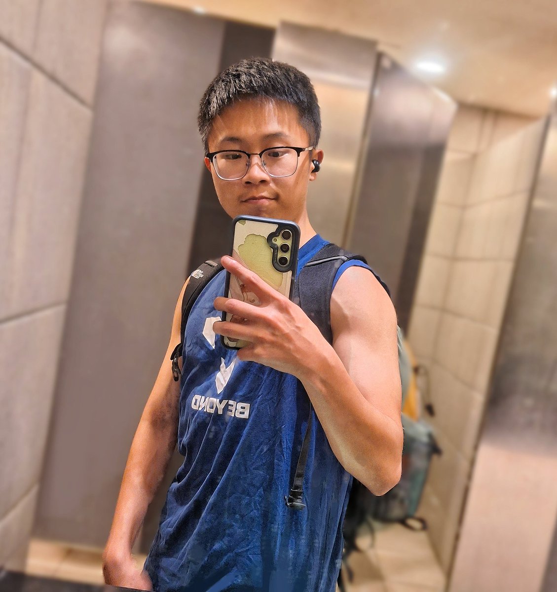 新眼鏡＆新吊嘎
來猜猜這件多少錢