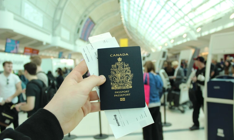 1HotelNews's tweet image. Sharp Decline in Canadian Cross&amp;amp;Border Trips to U.S Amid Strained Bilateral Relations: Nearly 500,000 fewer people traveled from Canada into the U.S. in February 2025 compared to the same month last year. hotelnewsresource.com/article135638.… #Canada #USRelations #TravelNews