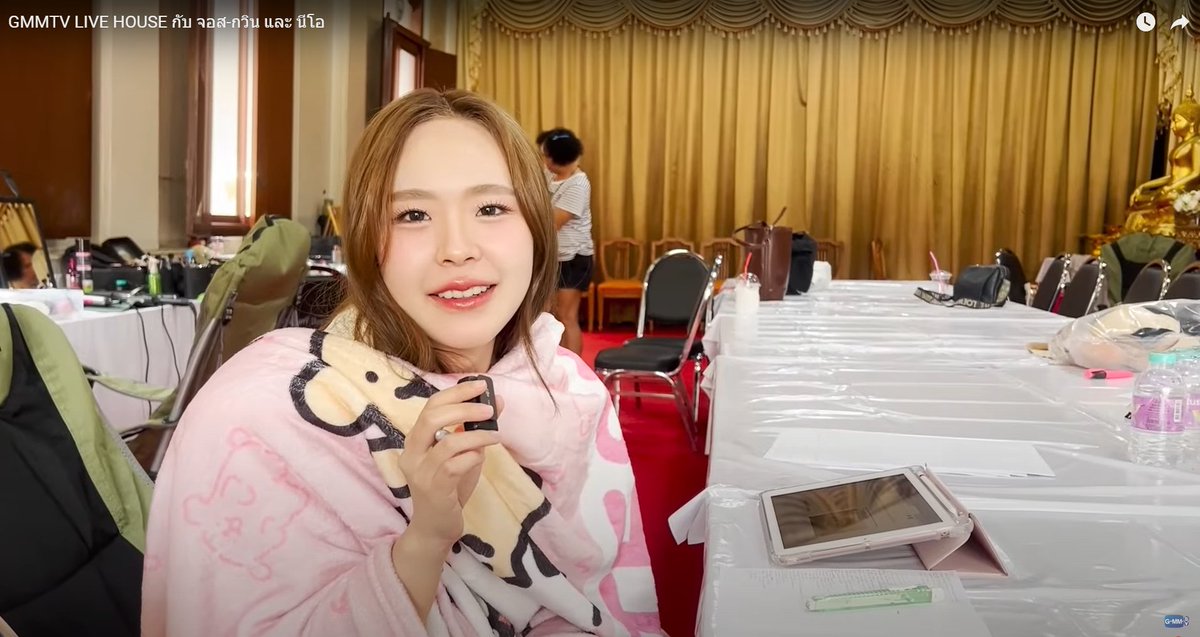 Junie trying to have a work-life balance 

#JuneWanwimol 
#GMMTVLiveHouse