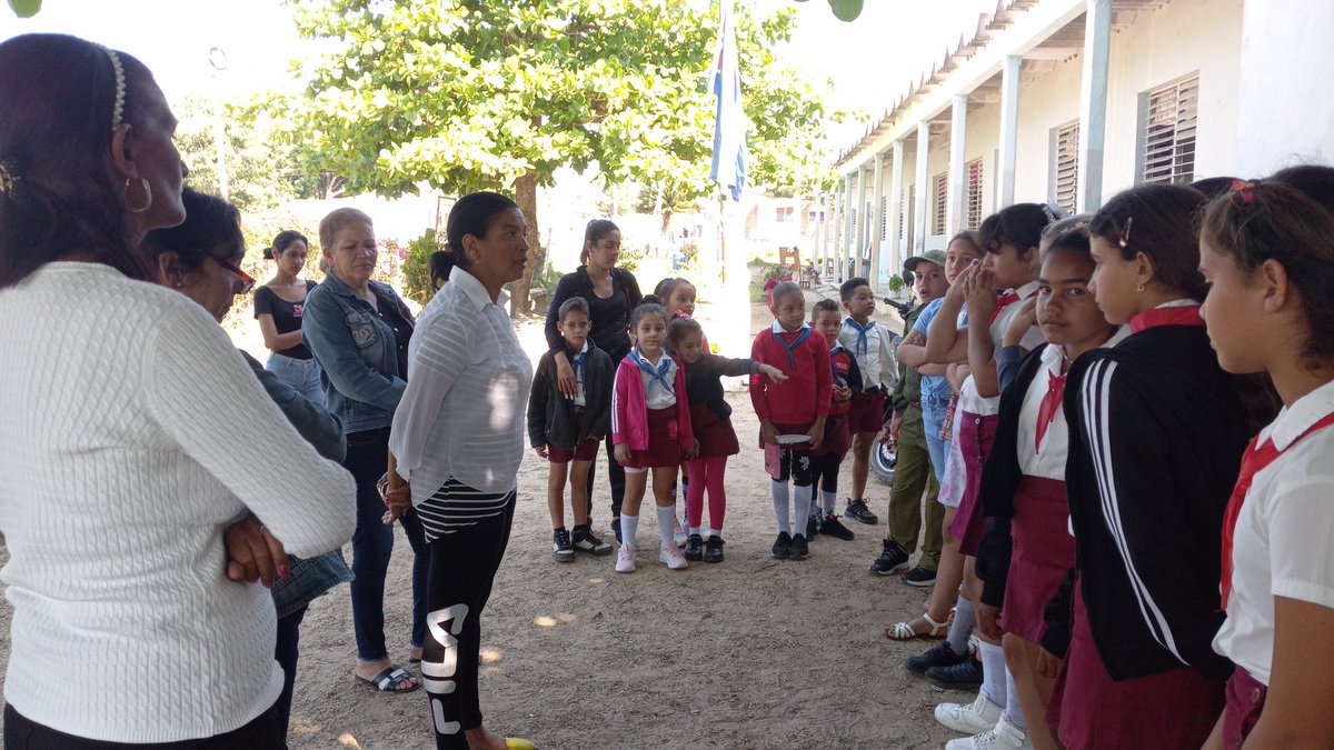 El equipo de inspección de la <a href="/dme_juan/">DGE San Juan y Martínez, Pinar del Río, Cuba</a> realizó visita de autoinspección a la Escuela Primaria Salvador Cisneros. #CubaMined #PinardelRío #Cuba