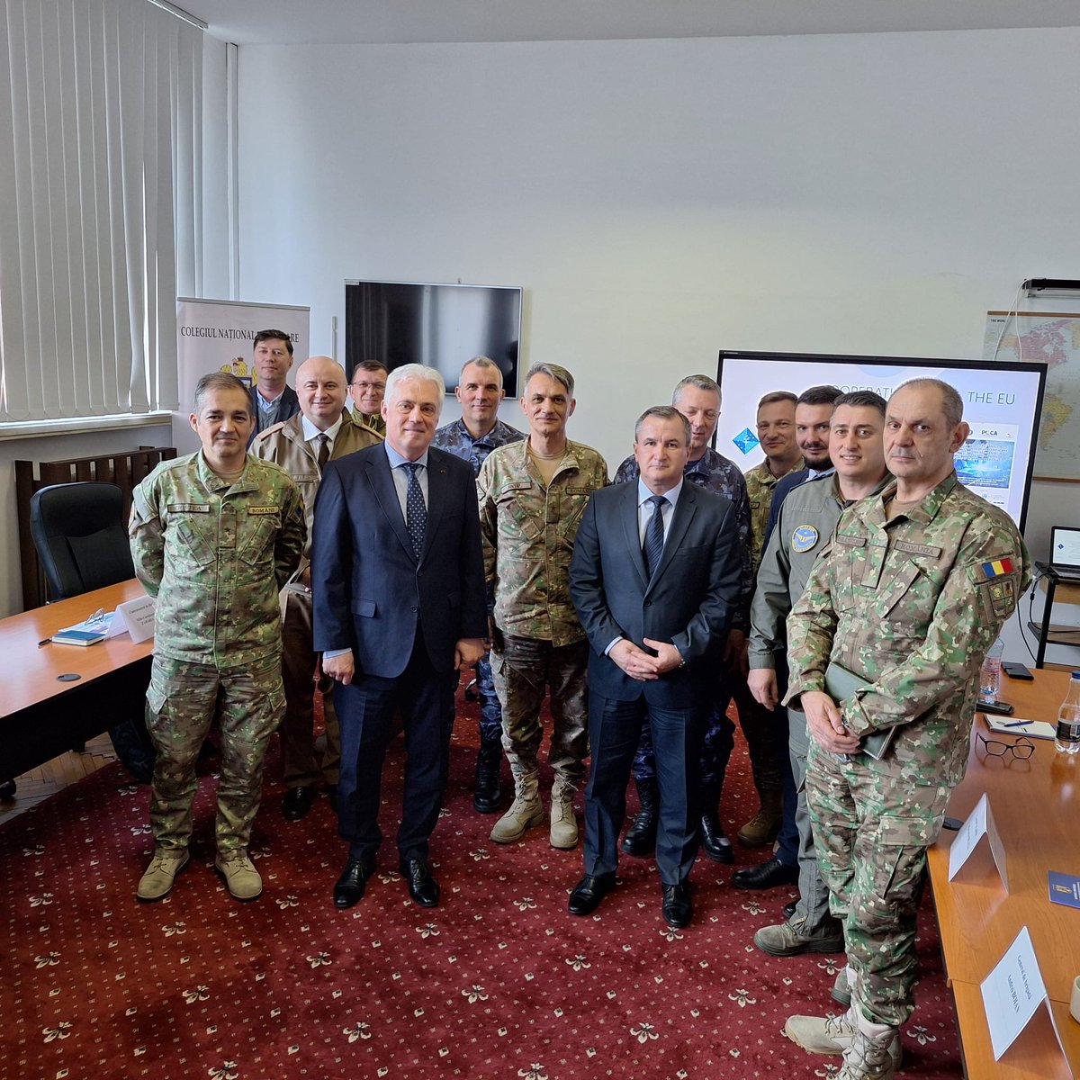 Președintele E-ARC, Lucian Fătu, a susținut o prelegere despre reziliență la programul CAPSTONE din cadrul Colegiului Național de Apărare. Au participat înalți ofițeri din MApN, STS și MAI, consolidând parteneriatul dintre E-ARC și UNAp pentru formarea liderilor militari.