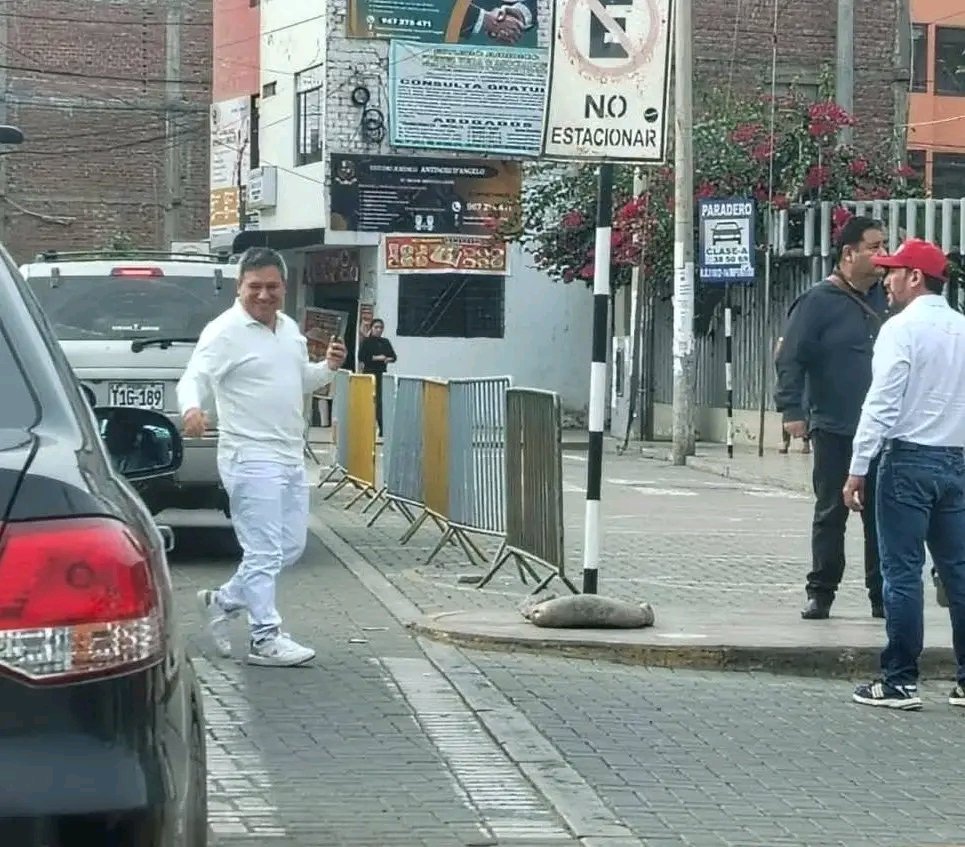 PortaldelNorteX's tweet photo. #LOÚLTIMO El ex-alcalde de Trujillo, Arturo Fernández, se entregó a la justicia luego de estar prófugo durante 7 meses. https://t.co/RwwjaUDQ5V
