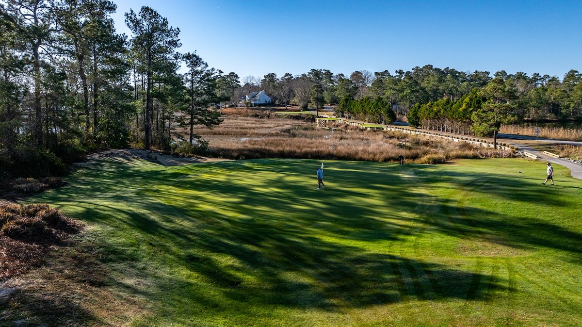 golfmaster's tweet photo. A beautiful day on tap here on the Grand Strand today...Good Morning from Arnold Palmers Rivers Edge Golf Club. #OnTheGreen #MyrtleBeachGolf #RiversEdge
📸 = GTS https://t.co/NmPD6bgoeS
