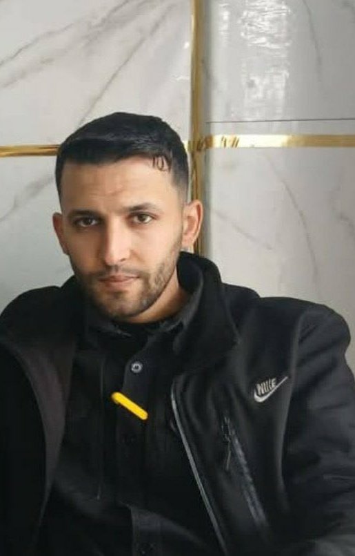 "أبو حمزة" ابن النصيرات لا أحد يعرفه إلا ابن عائلة ابوسيف
الناطق الرسمي باسم سرايا القدس كان شابا يشع أدباً وخلقاً وحياء، متفوقا في دراسته بارزا لامعا أينما حل وارتحل،
خطيبا مفوها، فصيح اللسان بليغ البيان، غزير المعرفة، كان يتحدث في أي موضوع في أي وقت متحدثا في الناس دون تحضير