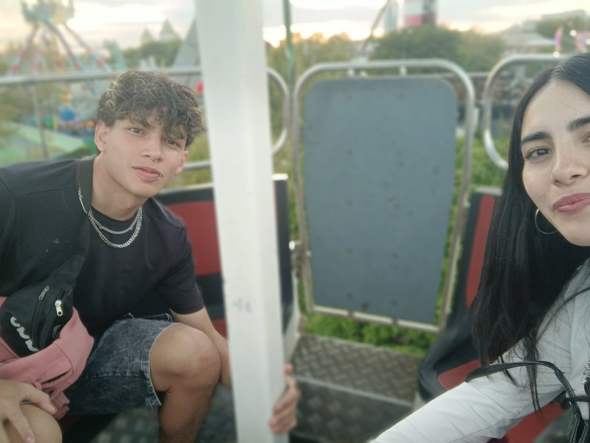 guuz____'s tweet photo. Mis dos momentos preferidos
El atardecer 🌄✨/
Ella ❤️‍🔥✨

@anaalia___  te amo💝 https://t.co/uTuLMr0UE2