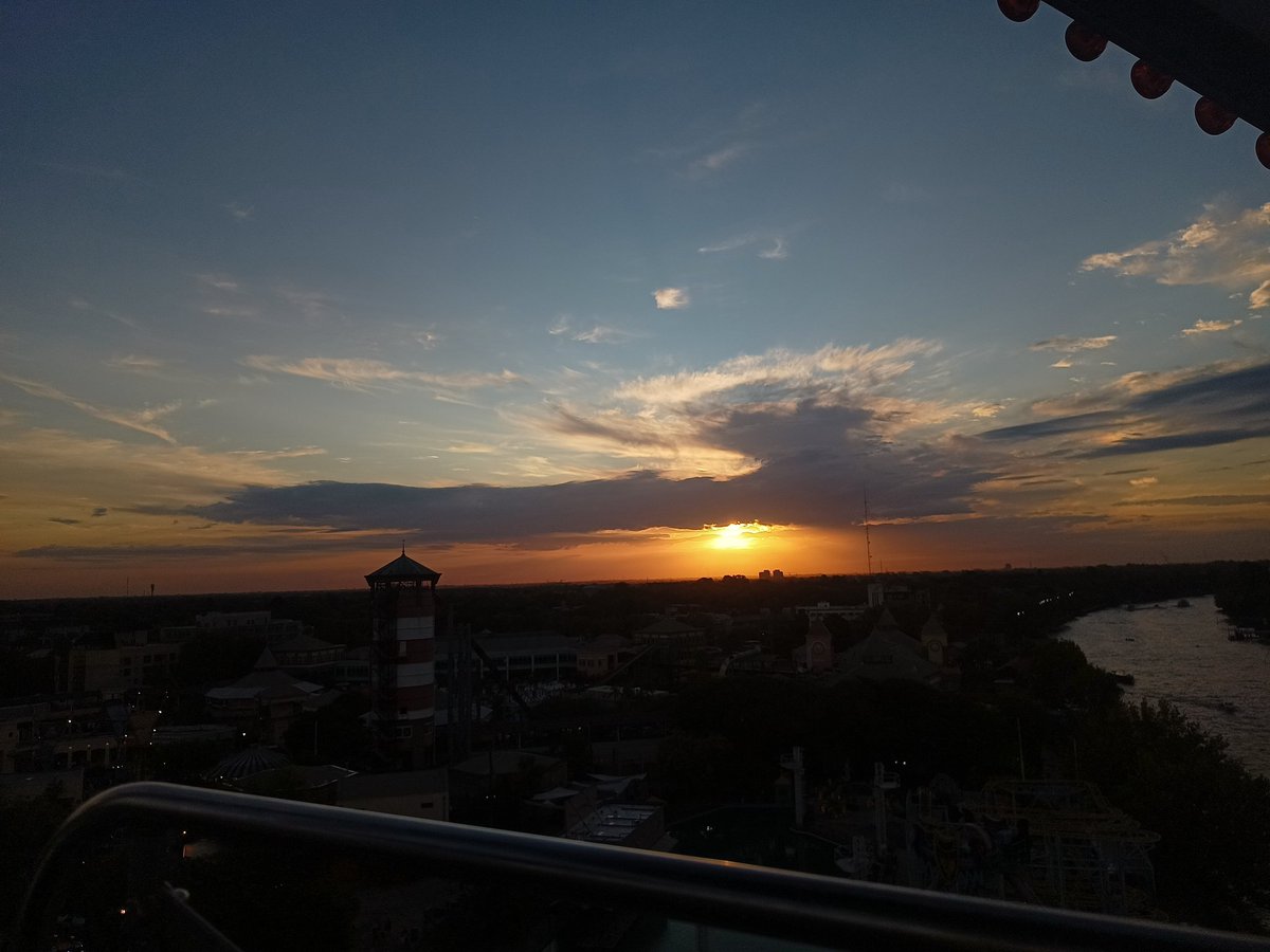 guuz____'s tweet photo. Mis dos momentos preferidos
El atardecer 🌄✨/
Ella ❤️‍🔥✨

@anaalia___  te amo💝 https://t.co/uTuLMr0UE2