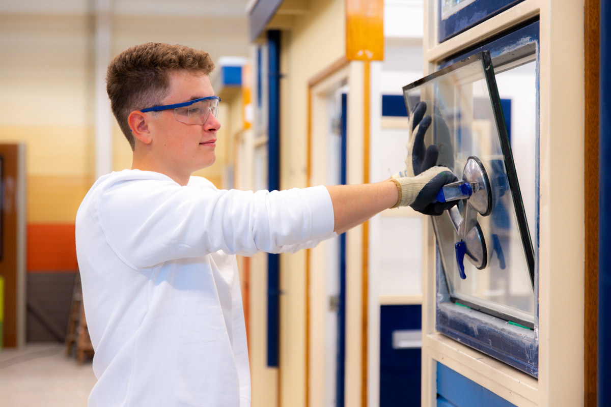👷🏽🫶 Welke rol speelt de cao in het aantrekken van jongeren? 

📅 Kom naar onze 𝗰𝗮𝗼 𝗯𝗶𝗷𝗲𝗲𝗻𝗸𝗼𝗺𝘀𝘁𝗲𝗻 en deel jouw mening met collega-ondernemers. Dit is jouw moment om invloed uit te oefenen ➡️ bit.ly/4kWLxTa