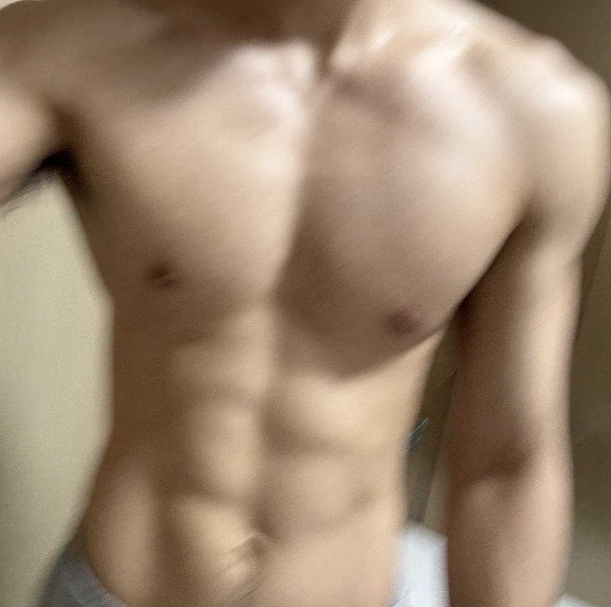 今晚不能熬夜，眼睛都花了