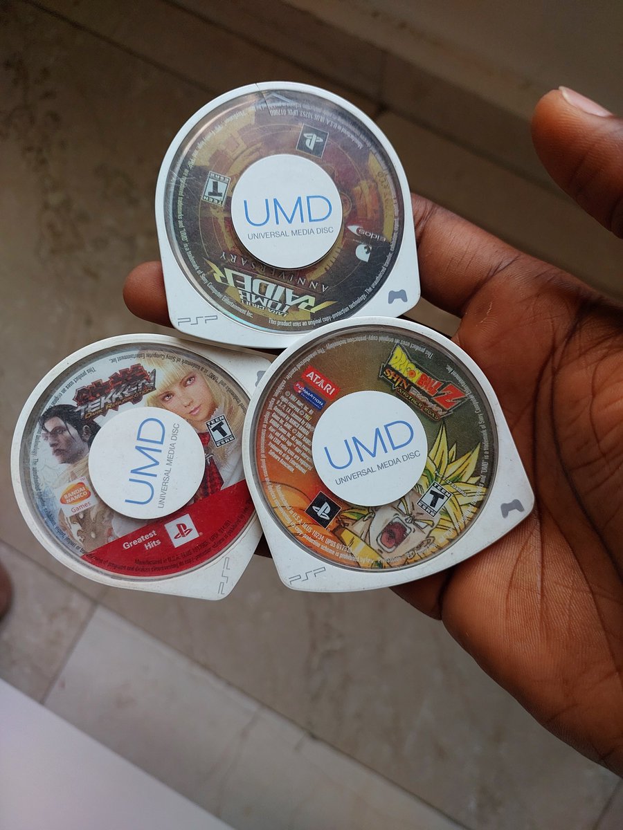 The PSP is goated abeg. Luke at how cute these UMDs are. 😍