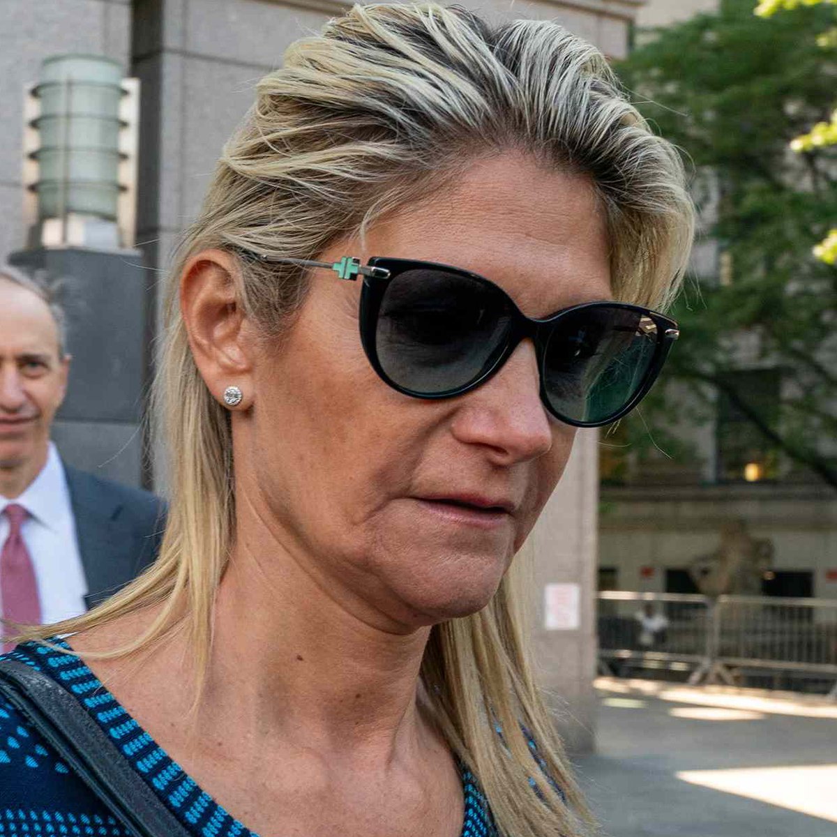 anyonewantchips's tweet photo. If Bob Menendez’s wife Nadine Arslanian can go on trial for bribery - Clarence Thomas’ wife Ginni Thomas can go on trial for bribery. https://t.co/llYWHnySJ8