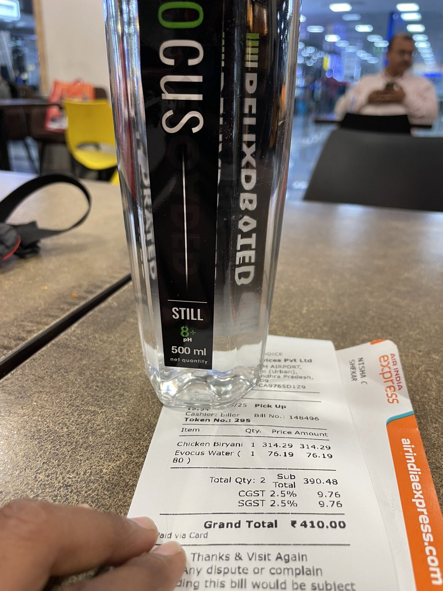 Nisha_gowru's tweet image. The Middle-class Married Woman in Me is Sad 😢 That She left All her Eligible Credit Cards worth Airport Lounge Access safely at Home and Now her Husband had paid ₹80 for a 500 ml Water Bottle 😐 
Finally I had to force him to Settle for Chicken Biryani! 
#MiddleclassLife