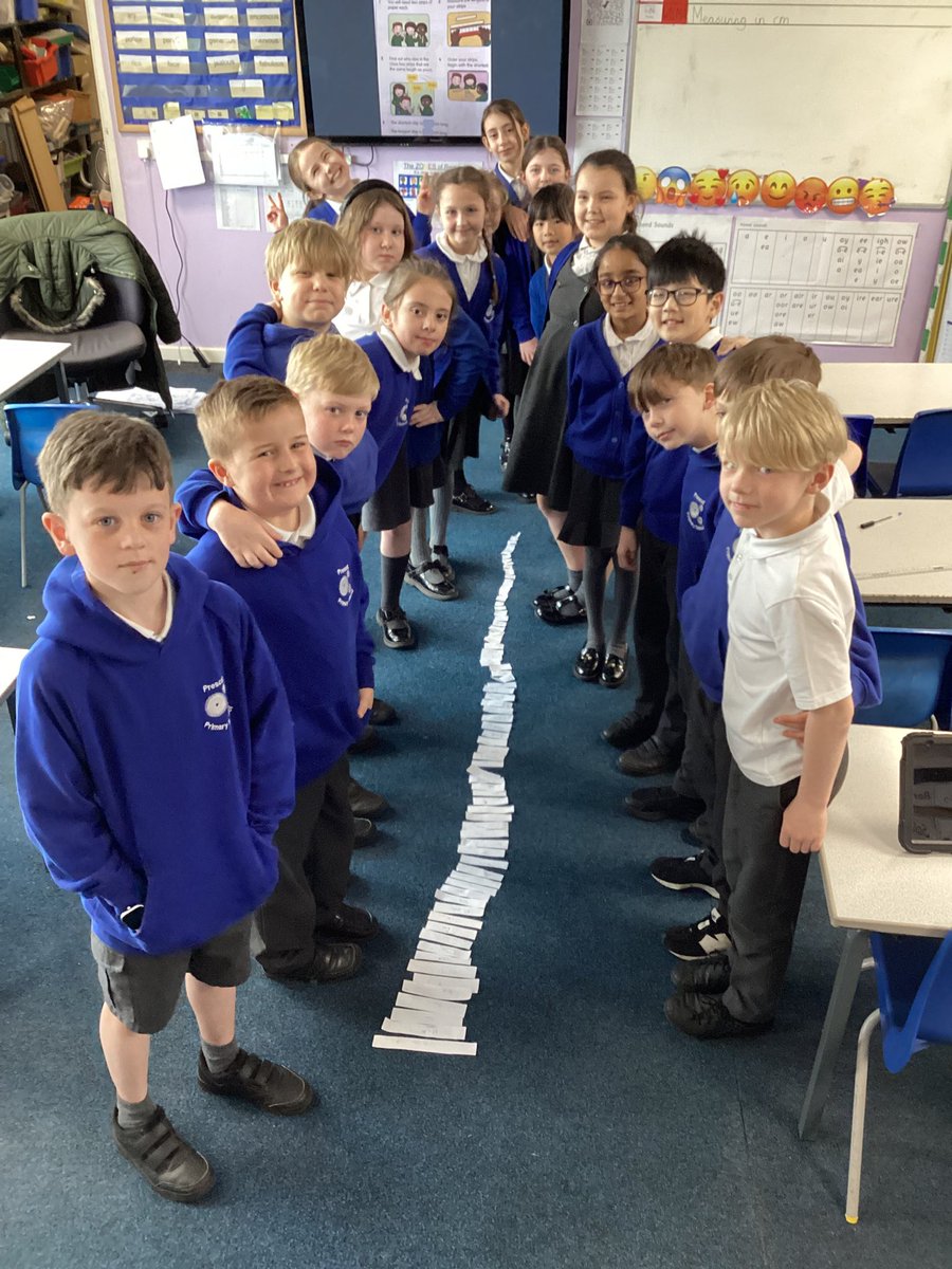 PCPPandas's tweet image. In maths we worked as a team to measure in centimetres and ordered them as a class #pcpmaths
