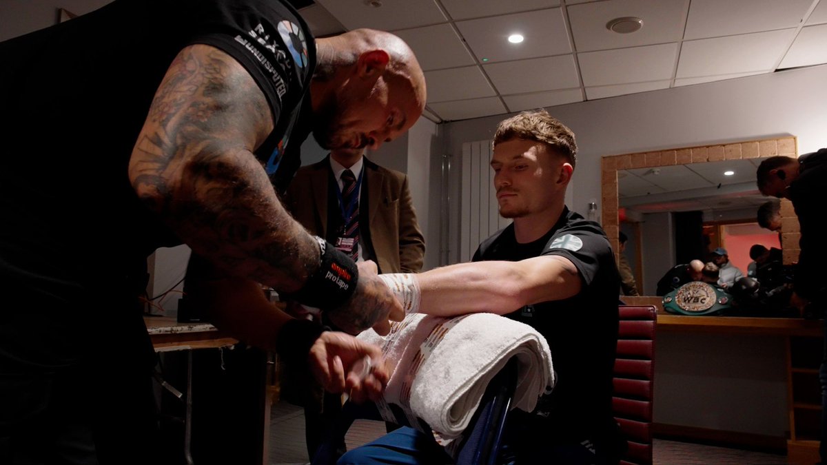 OneEmpireJamie's tweet photo. “Wrapping up Thunder!!” @daltonsmith08
•
#cutman #handwraps #thebrandofthefightgame
•
@EmpireFS_
@EmpireProTape https://t.co/4WHyRTCGGp