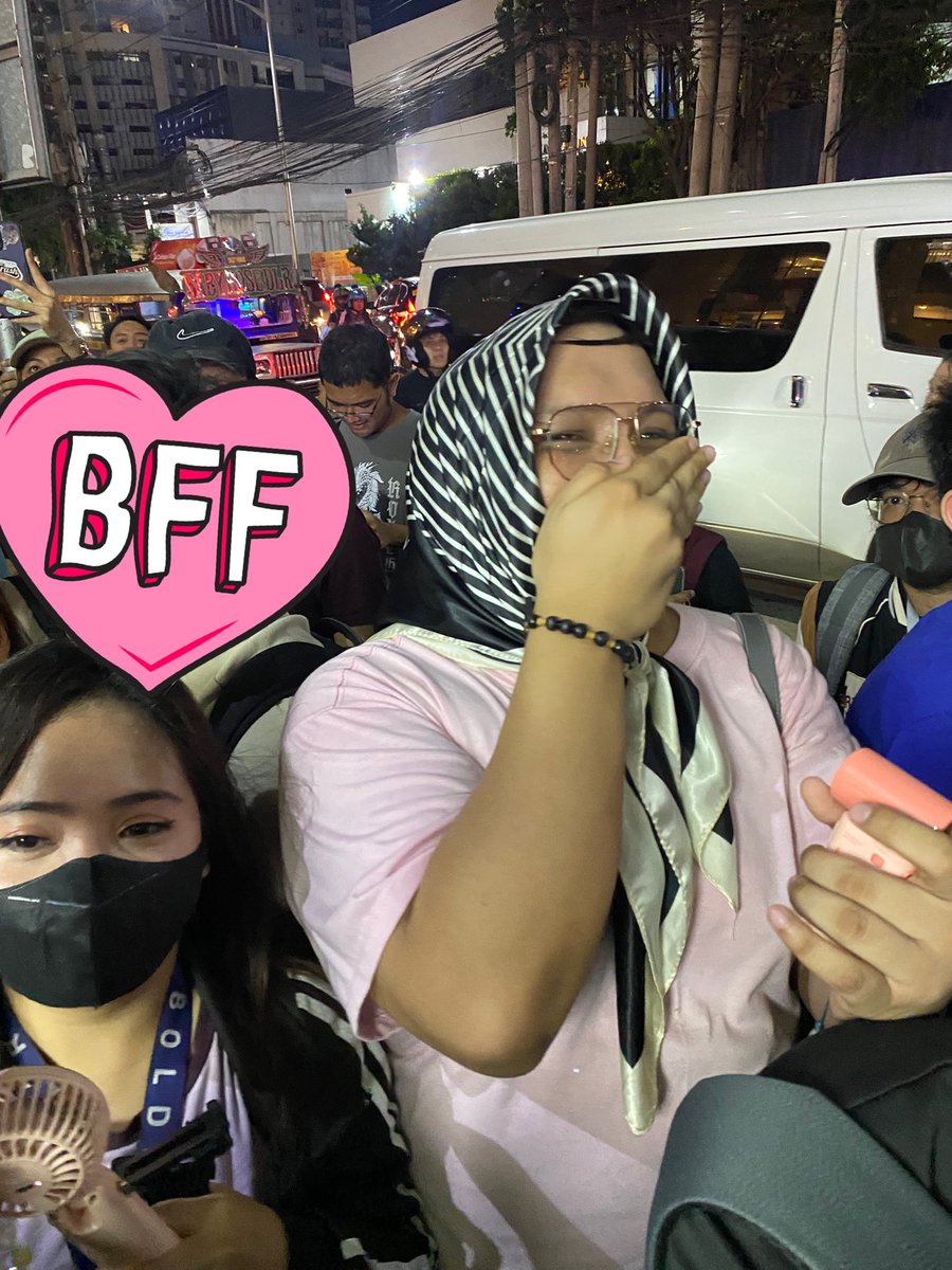 jeffraymundo_'s tweet photo. ALAM MO IKAW @BGYO_Akira sabi ko selfie tayo bat ako yung kinuhaan mo?! Hahahahahaha π§π€£
BGYO DIVINE ROADSHOW
#BGYO_EPTour
#BGYO @bgyo_ph https://t.co/FQ7Ho0NKaL
