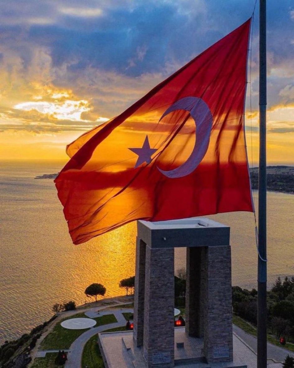 Vatanı, bayrağı, bağımsızlığı ve kutsal değerleri uğruna gözünü kırpmadan şehadete yürüyen kahramanlarımızı, Çanakkale Zaferinin sene-i devriyesinde rahmet, minnet ve saygıyla anıyoruz.
Ruhları şad, mekanları cennet olsun. #canakkalezaferi