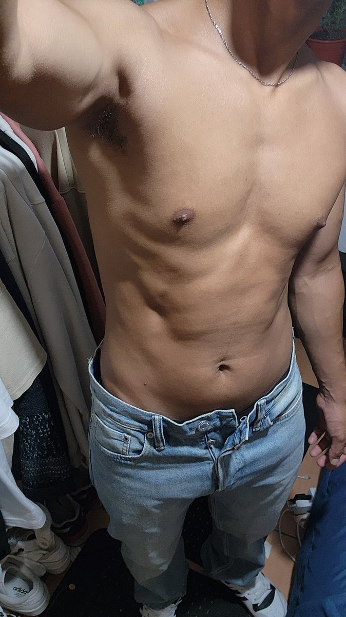 Jior998's tweet photo. Con 👖 https://t.co/pJ29RBRa1f