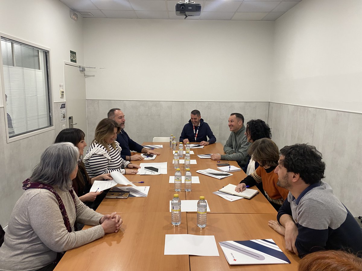 CreuRojaTRS's tweet photo. Avui hem acollit als companys i companyes d'Oficina Central amb qui ens hem reunit per donar a conèixer de primera mà el projecte d'Atenció a Persones refugiades i sol·licitants d'asil que gestionem a Terrassa.
#RefugiatsTerrassa #SerMillors #CruzRojaEspanyola https://t.co/F9JUkO29wL