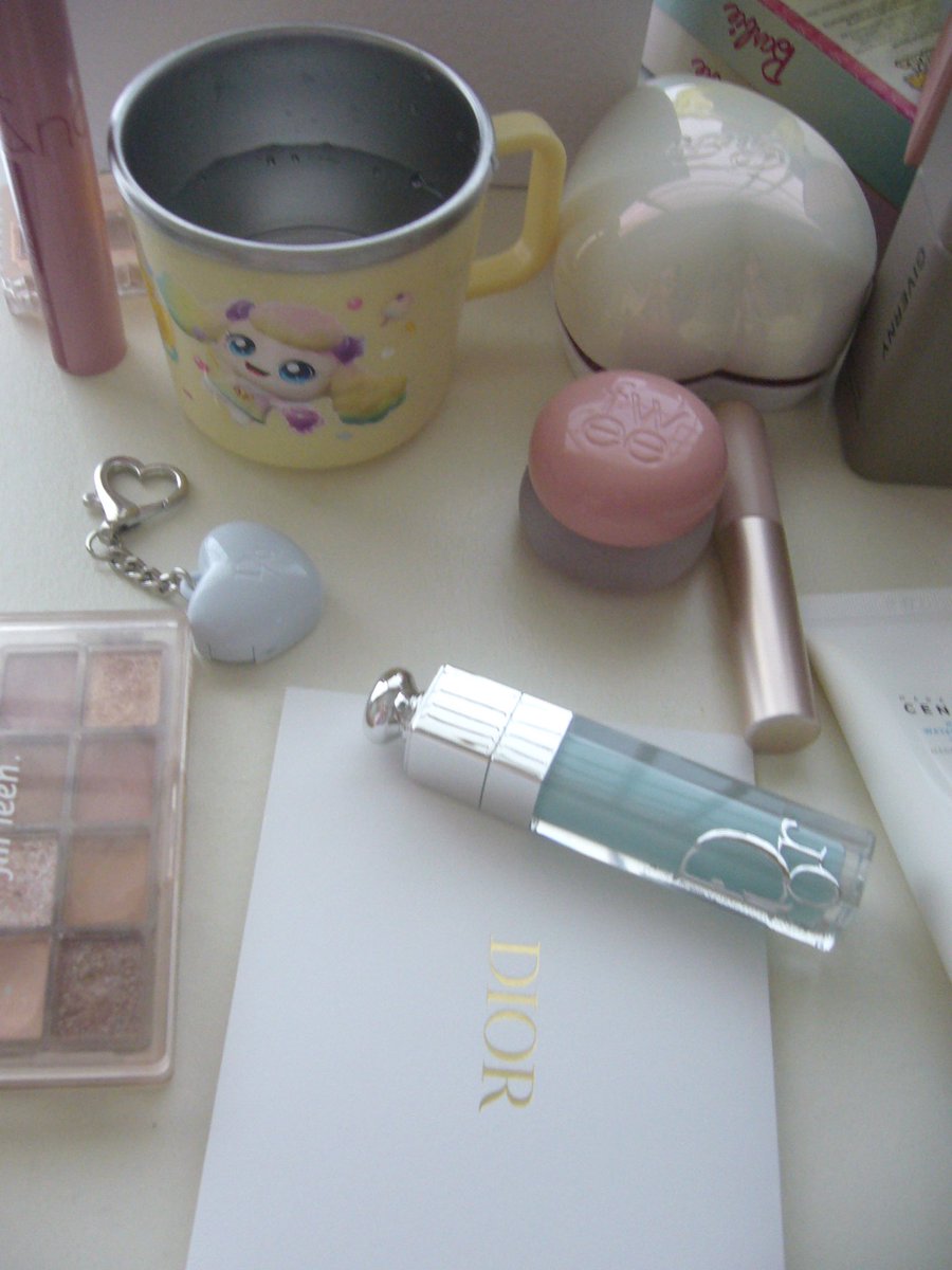 icygirlsyndrome's tweet photo. デジカメは結局panasonicのlumix dmc-fx8が彩度低くてぽわーとしてずっとかわいかったなーこわれちゃったからもう使えないけど૮( ᵕ̩̩ - ᵕ̩̩ c)ა https://t.co/qJMBtuW0Ba