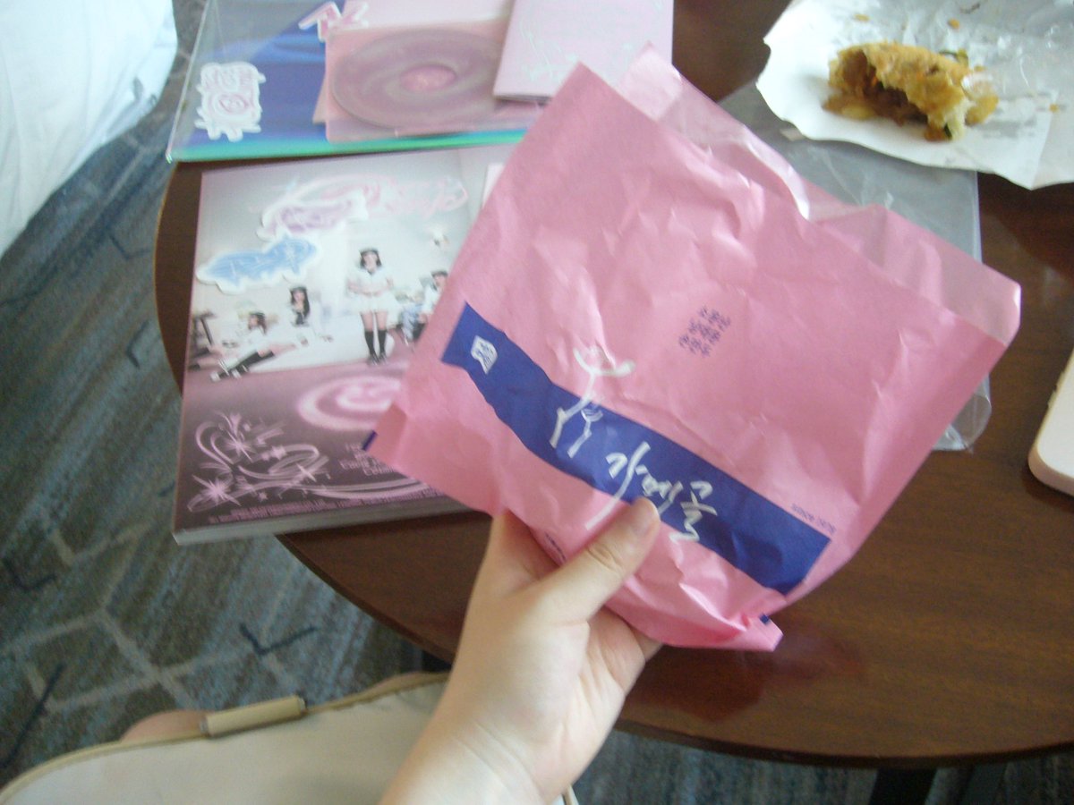icygirlsyndrome's tweet photo. デジカメは結局panasonicのlumix dmc-fx8が彩度低くてぽわーとしてずっとかわいかったなーこわれちゃったからもう使えないけど૮( ᵕ̩̩ - ᵕ̩̩ c)ა https://t.co/qJMBtuW0Ba