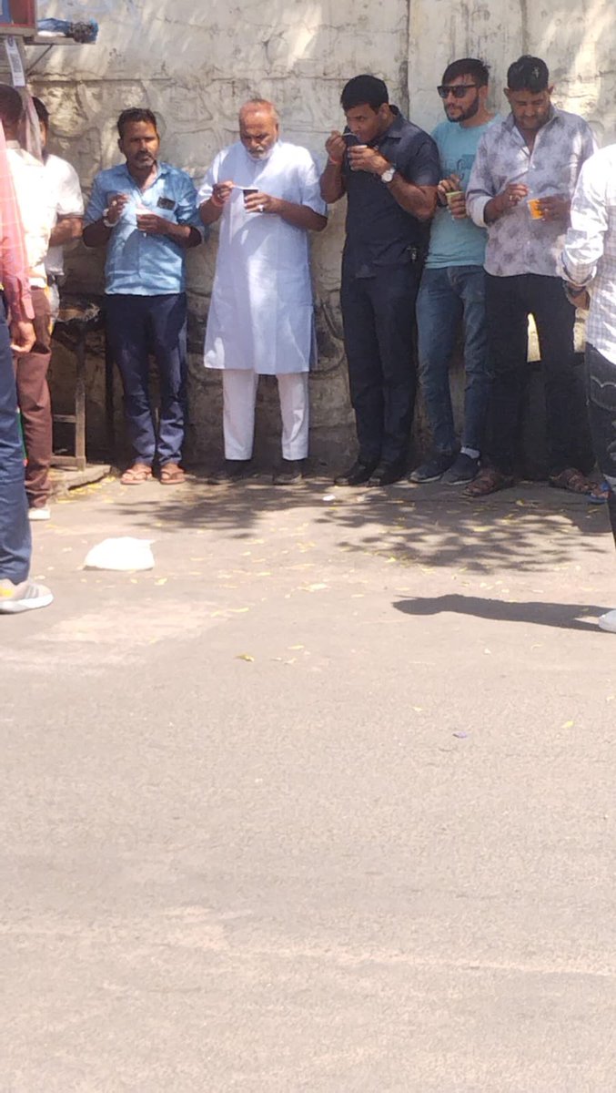 shankar choudhary RLP (@shankar54590061) on Twitter photo विधायक साहब को धरना स्थल पर आने का समय नहीं है जवाब देना पड़ेगा पितलिया जी <a href="/LadulalPitliya/">Ladulal Pitliya</a> <a href="/bjp4bhilwara/">BJP Bhilwara</a> <a href="/cpjoshiBJP/">C. P. Joshi</a> विधायक साहब को धरना स्थल पर आने का समय नहीं है जवाब देना पड़ेगा पितलिया जी <a href="/LadulalPitliya/">Ladulal Pitliya</a> <a href="/bjp4bhilwara/">BJP Bhilwara</a> <a href="/cpjoshiBJP/">C. P. Joshi</a>