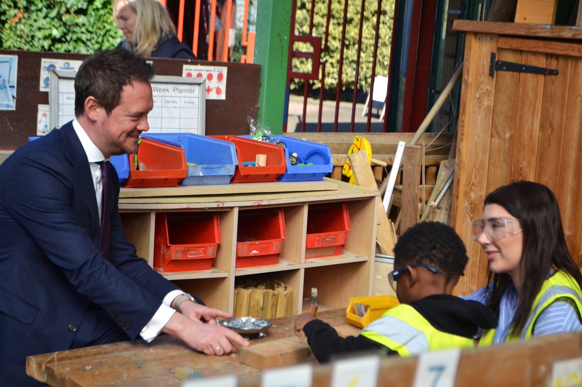 SchoolRowland's tweet photo. The minister got involved in lots of activities today with the children

@StephenMorganMP @earlyed_uk @haringeycouncil @FoundationYears https://t.co/mqHQELVQow