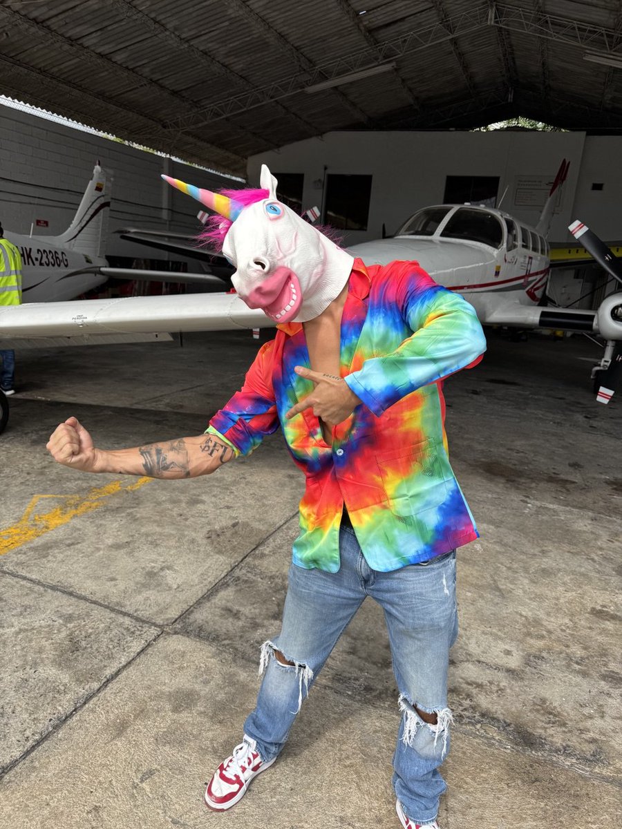 PumpGuy711's tweet photo. @RoundtableSpace $FU always bullish. We doing a skydive now. @FartingUni 
#fartingunicorn https://t.co/7EofnwmuLh