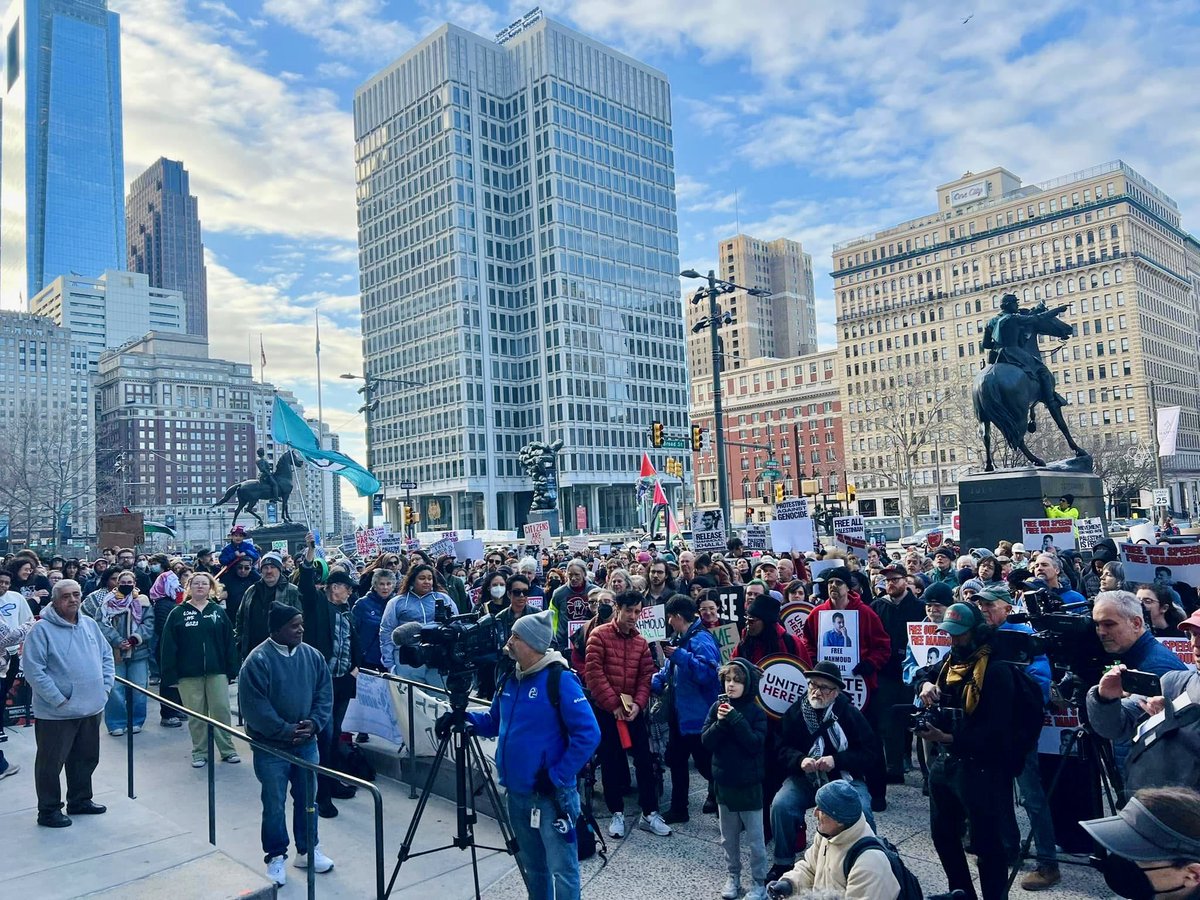 WillforPA's tweet image. Proud to stand with neighbors, activists and electeds yesterday to defend freedom of speech and dissent and to demand the release of Mahmoud Khalil and others unjustly detained and/or deported during these first weeks of the 2nd Trump administration.
📸 @Seth4ThePeople