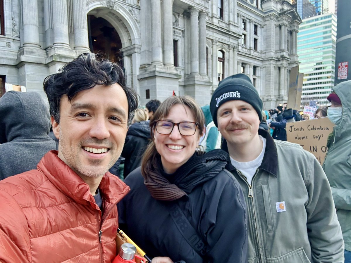 WillforPA's tweet image. Proud to stand with neighbors, activists and electeds yesterday to defend freedom of speech and dissent and to demand the release of Mahmoud Khalil and others unjustly detained and/or deported during these first weeks of the 2nd Trump administration.
📸 @Seth4ThePeople