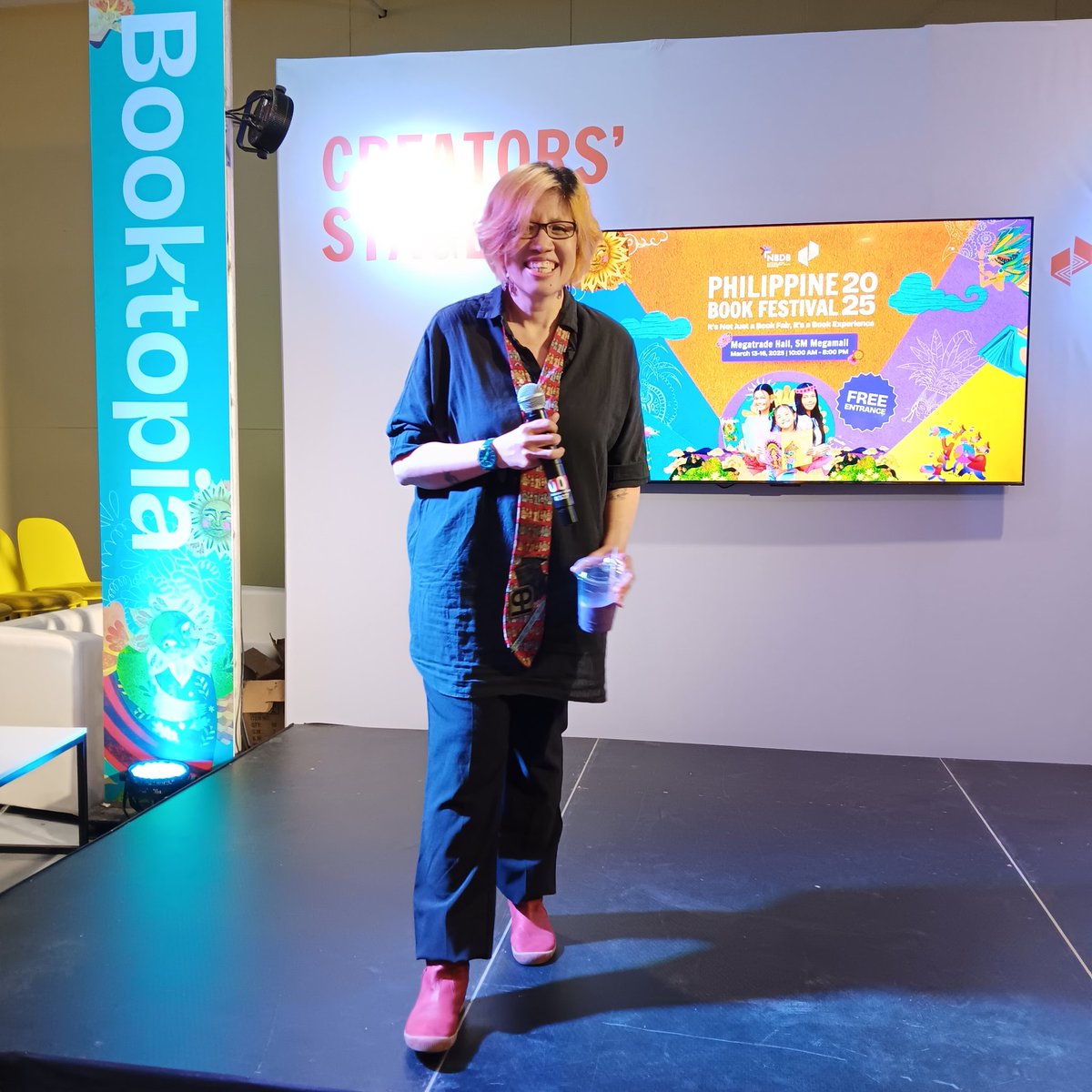 kookytuason's tweet photo. Hosting at the Creators' Stage of National Book Development Board - Philippines' #PhilippineBookFestival for #BigkasPilipinas Open Jam ๐
Thank you Ellipsis Coffee Antipolo for the Ube Cafe Latte ๐ โ๏ธ๐
#openjam #kookytuason #spokenword #poetry #NBDB #PHBookFestival #PBF2025 https://t.co/32DP5f9jYV