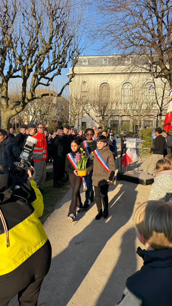 🇫🇷 Journée nationale d’hommage aux victimes du terrorisme : <a href="/Ville_Asnieres/">Mairie d'Asnières-sur-Seine</a> se souvient aussi de Precilia et Justine, deux jeunes victimes des attentats terroristes perpétrés au Bataclan et au Petit Cambodge