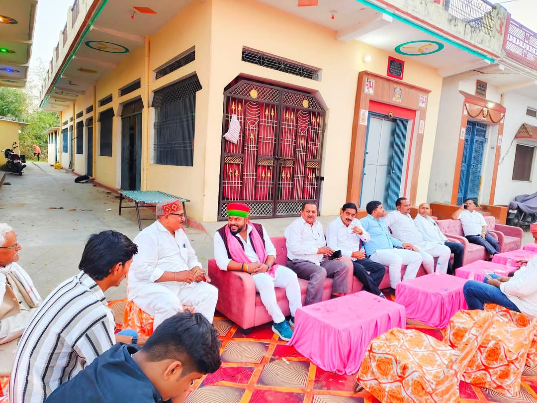 आज दिनांक 18/03/2025 को अपने विधानसभा क्षेत्र #मड़ीयाहूँ में अपने परिजनों के दुख सुख में सम्लित हुआ !!

🙏🚲💪💐❤️  #मड़ीयाहूँकाराजवीर 
Akhilesh Yadav Samajwadi Party
<a href="/yadavakhilesh/">Akhilesh Yadav</a> <a href="/aditiyadav_00/">Aditi Yadav</a> <a href="/MangalYadavSP/">Jay Mangal Yadav</a> <a href="/ManojSinghKAKA/">Manoj KAKA</a> <a href="/arjunyadav_0/">Arjun Yadav</a> <a href="/atulpradhansp/">Atul Pradhan</a> <a href="/MPDharmendraYdv/">Dharmendra Yadav</a>