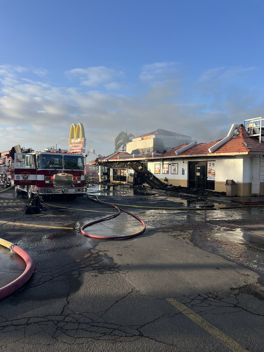 A McDonald’s in #SpringValley caught on fire earlier this morning. This is off of #jamachablvd at the spring valley shopping center. Fortunately no one got hurt, but at this time we are still seeing fire crews monitoring the building. There are police and fire engines still here.